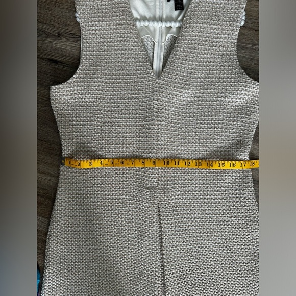 St. John Sleeveless Tweed Cream Color Dress Size L (12) - Picture 10 of 13